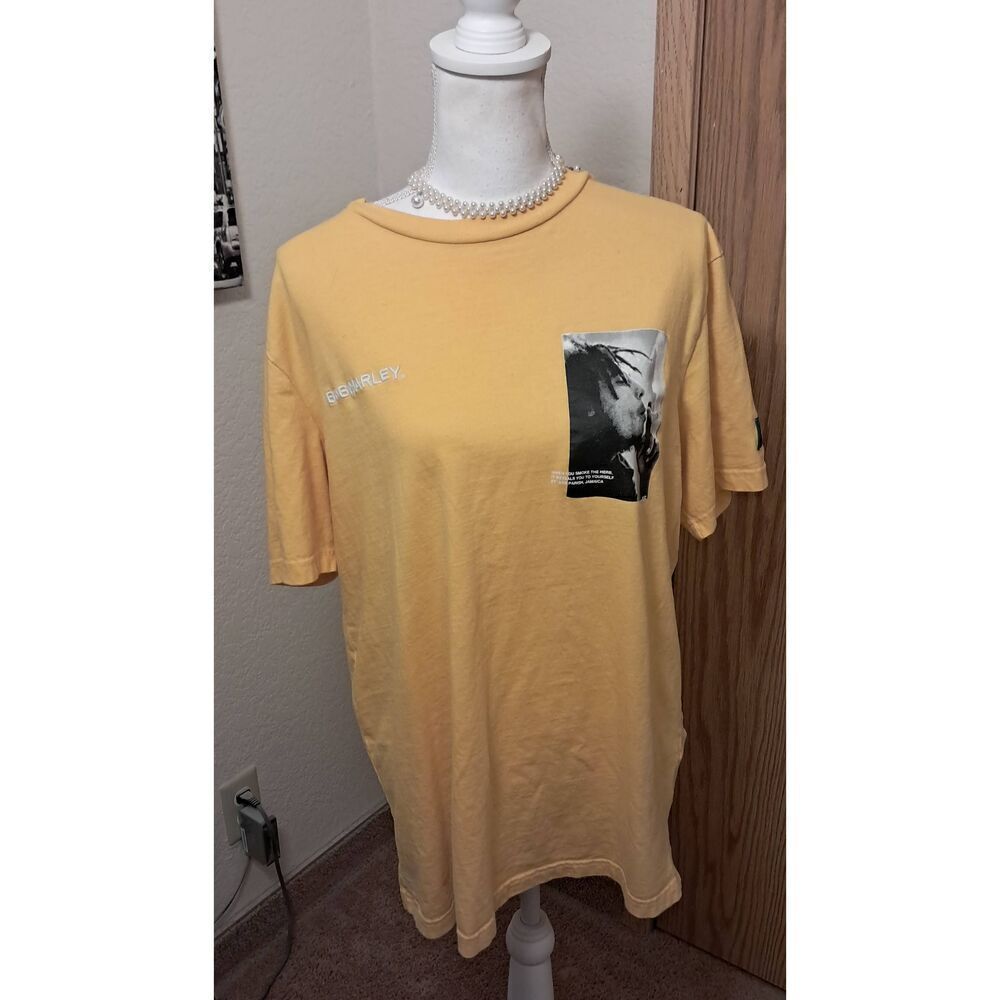 Bob Marley Shoe Palace raised Letters T-Shirt Size Large PreOwned